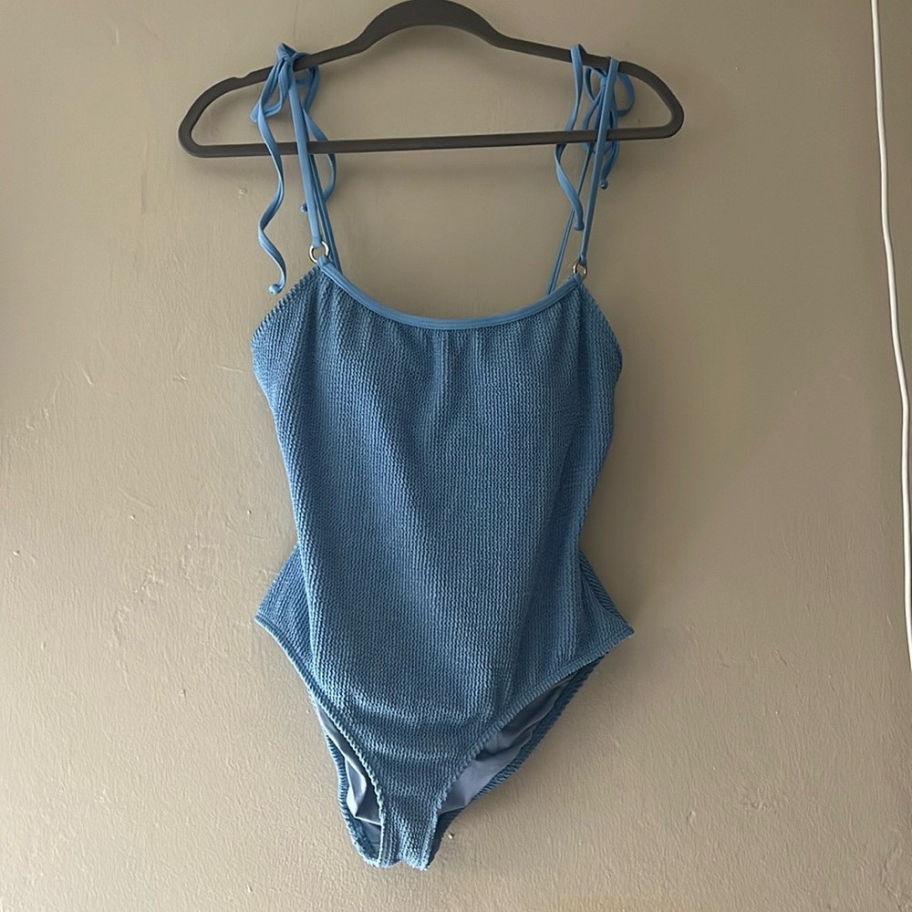 Shoulder tie one piece suit